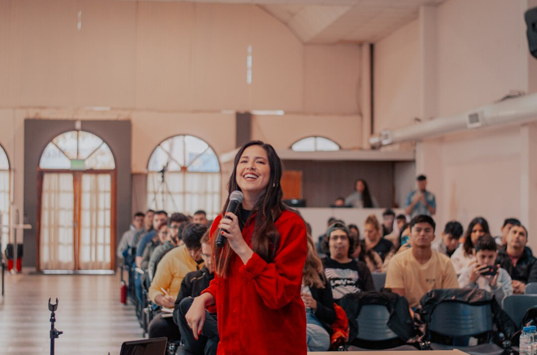 woman leading negotiation workshop